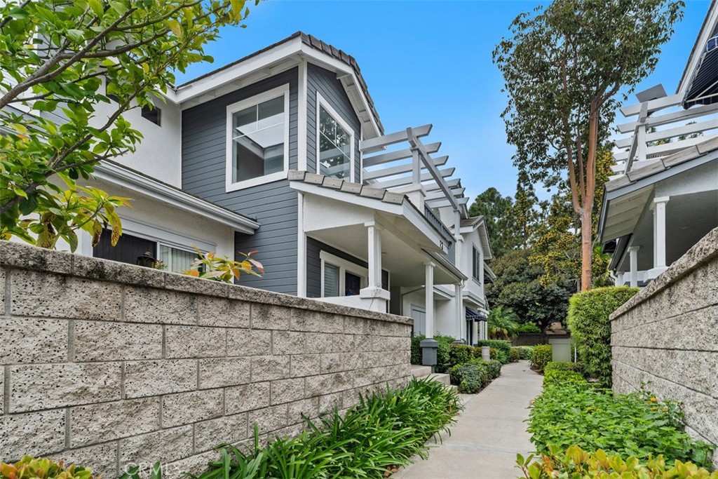 73 Breakers Lane