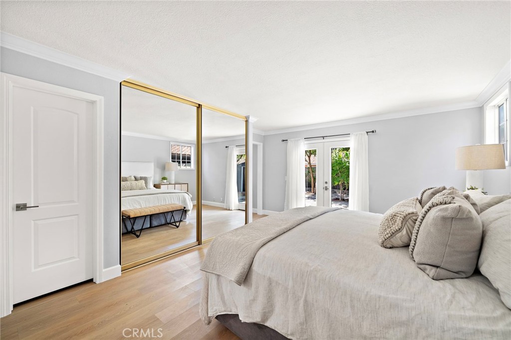 210 W Alton Avenue