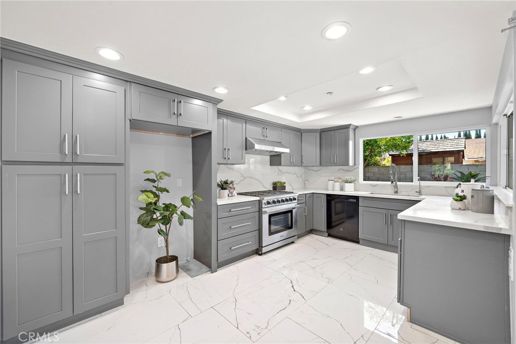 210 W Alton Avenue