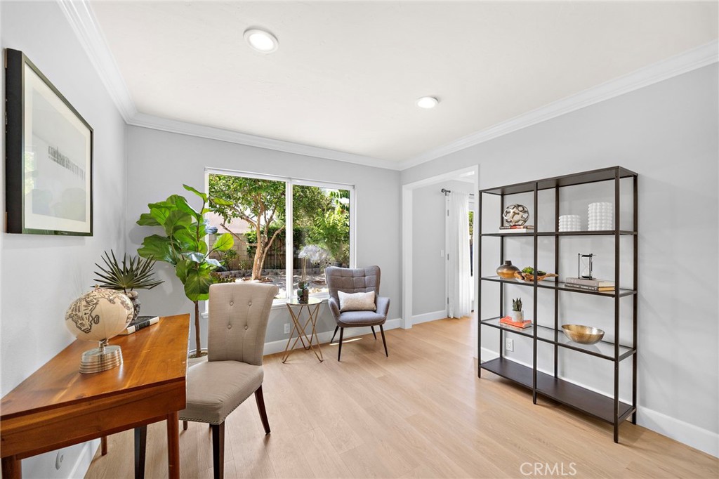 210 W Alton Avenue