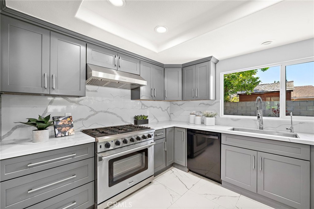 210 W Alton Avenue