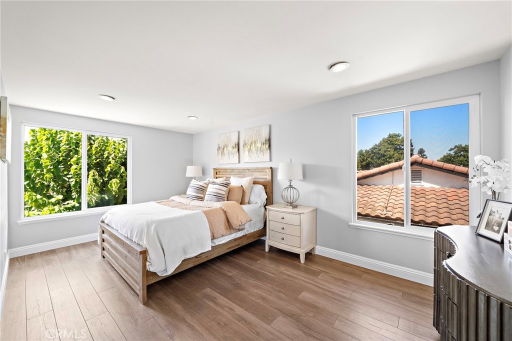 210 W Alton Avenue