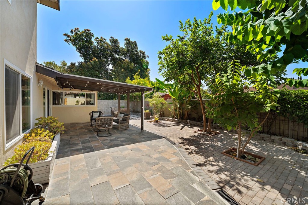 210 W Alton Avenue
