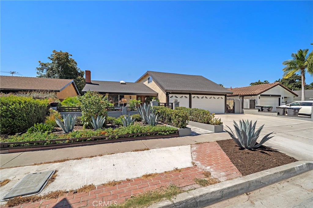 210 W Alton Avenue