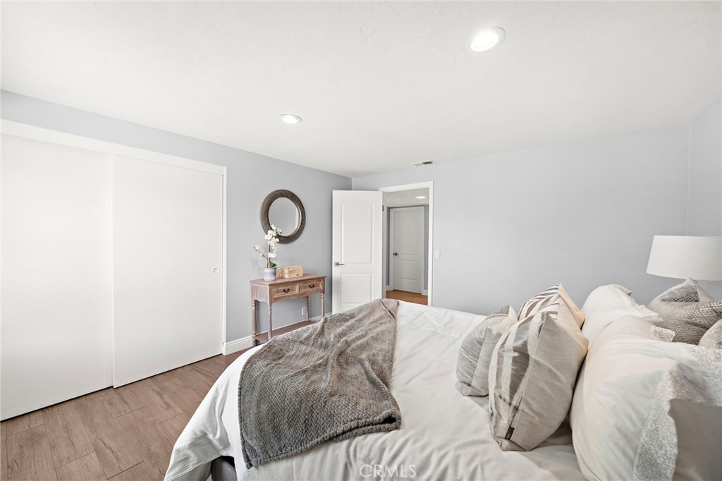 210 W Alton Avenue