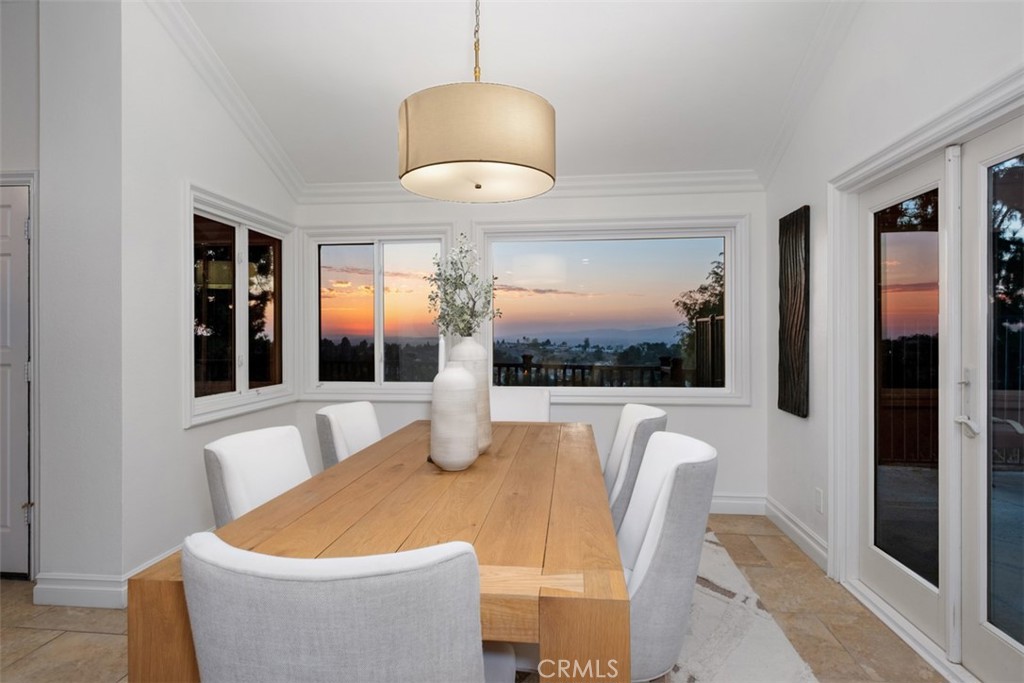5780 E River Valley