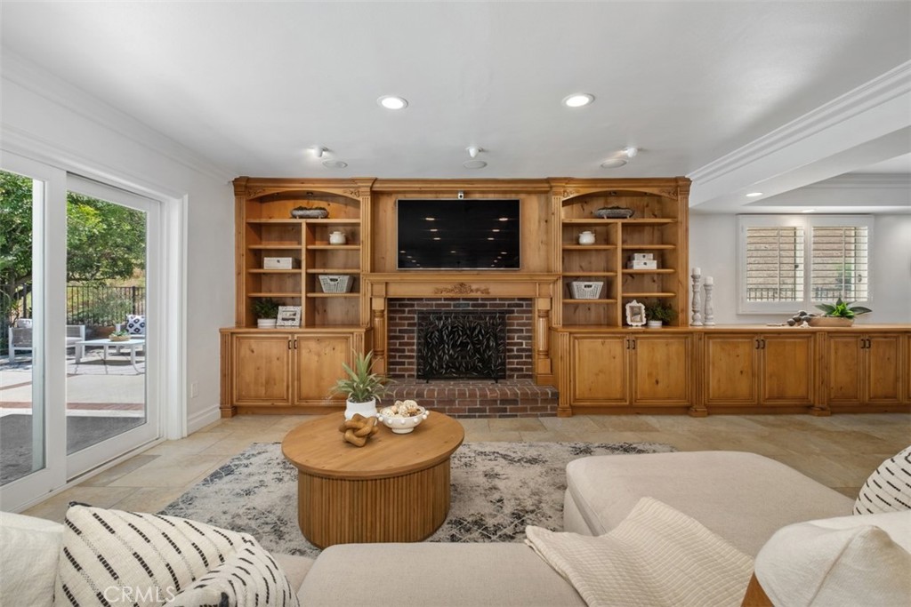 5780 E River Valley