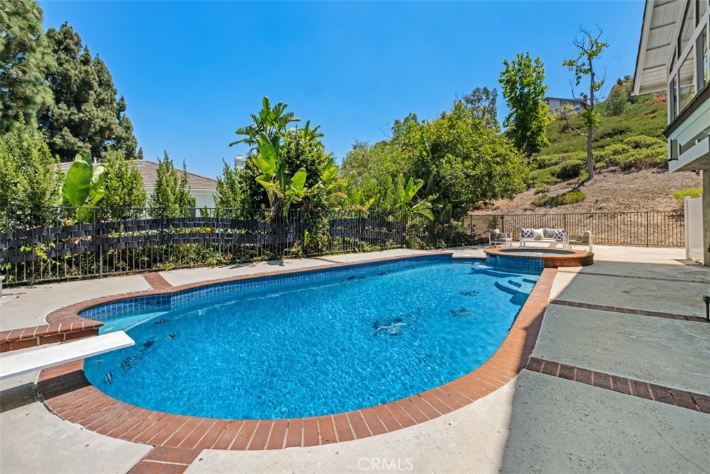 5780 E River Valley