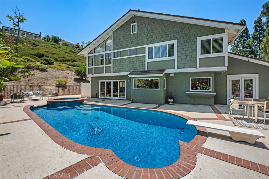 5780 E River Valley