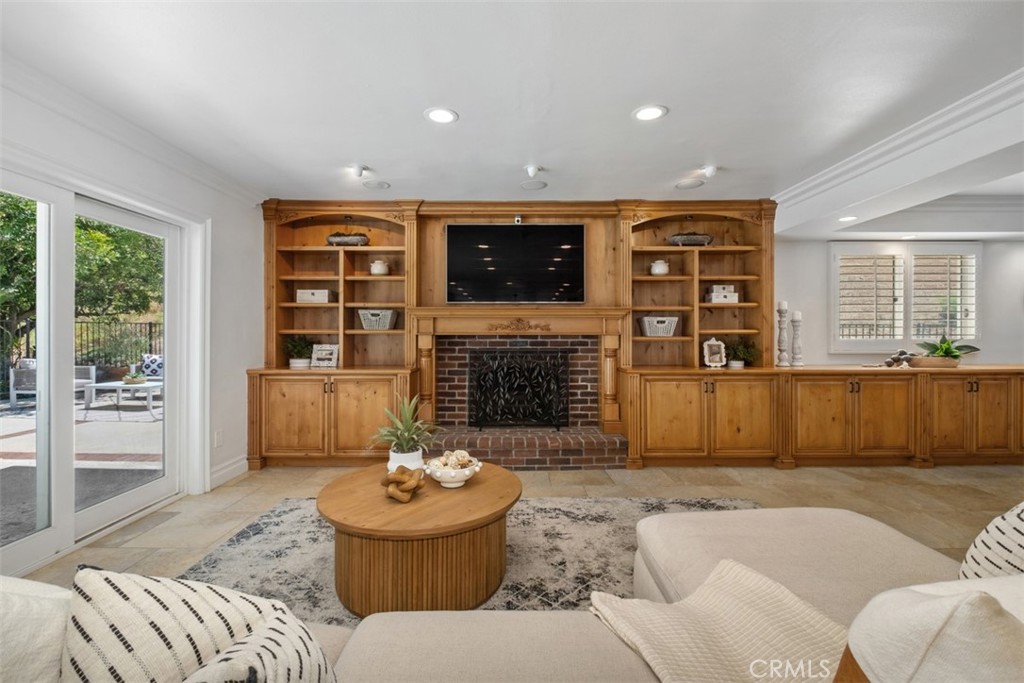 5780 E River Valley