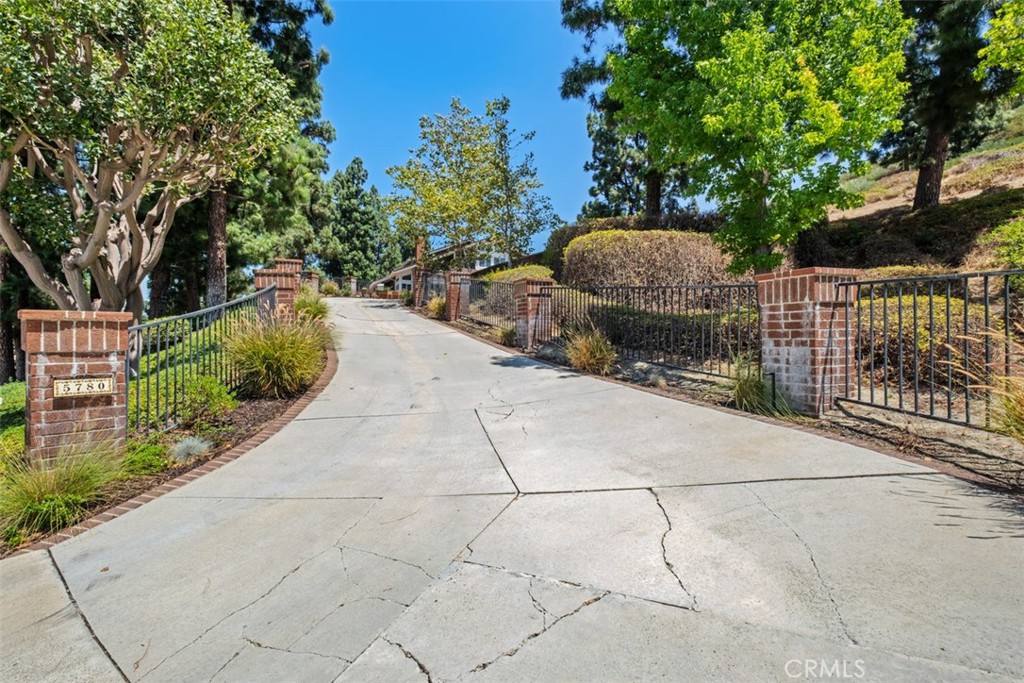 5780 E River Valley
