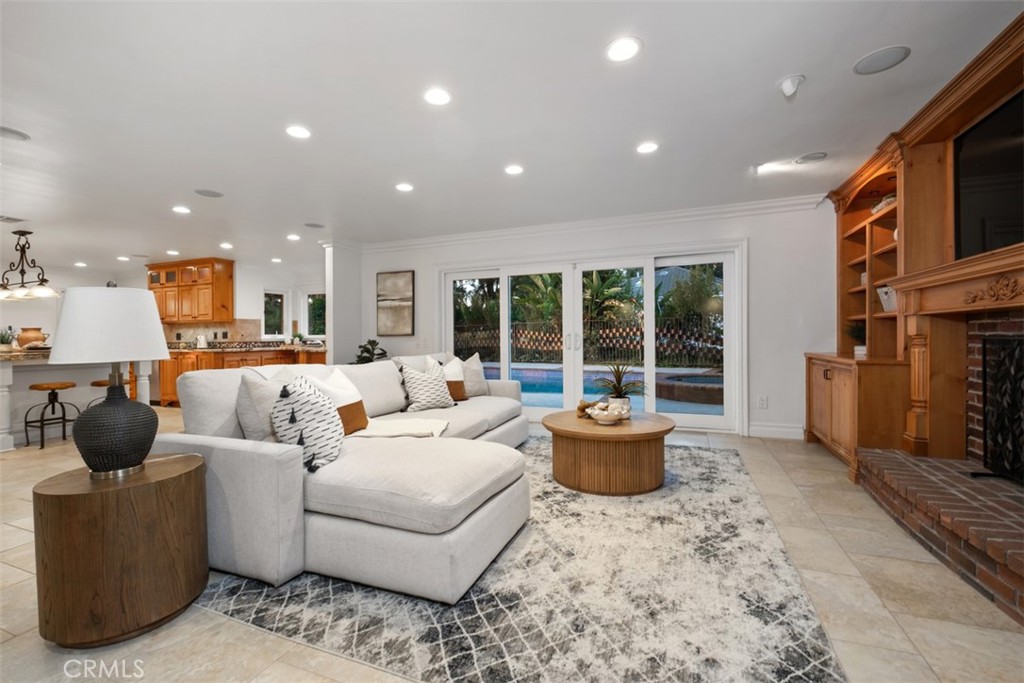 5780 E River Valley