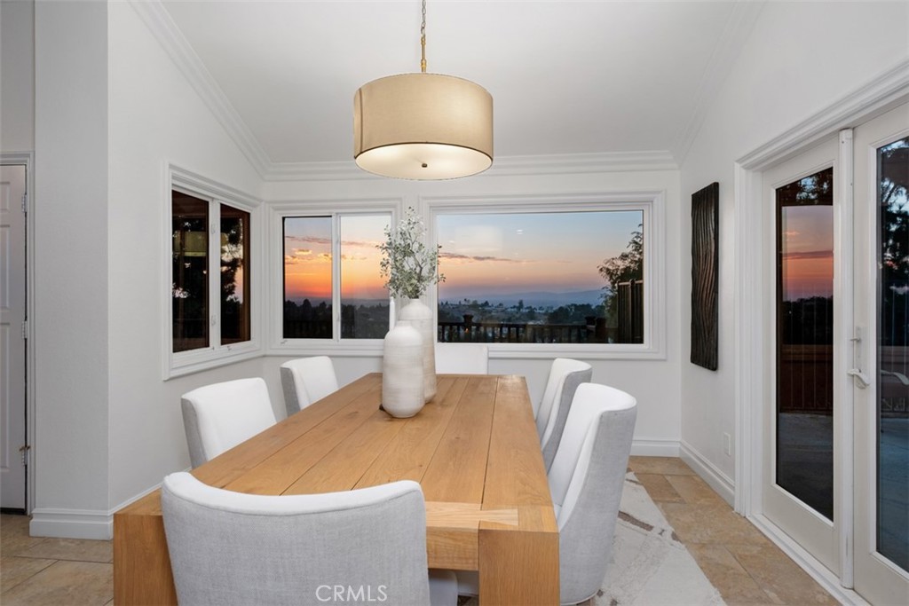 5780 E River Valley