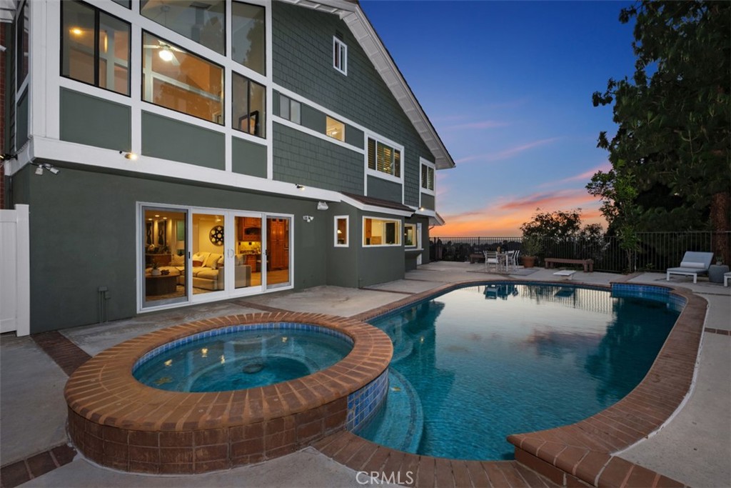 5780 E River Valley