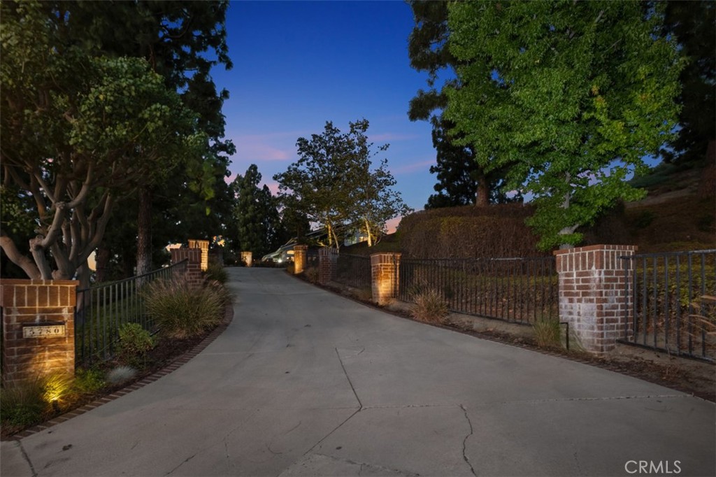5780 E River Valley