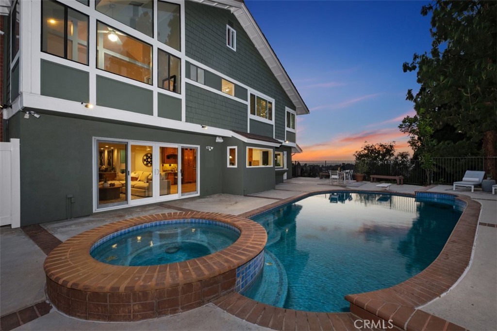 5780 E River Valley