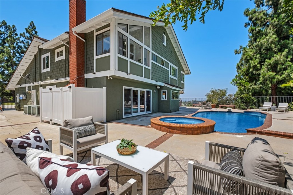 5780 E River Valley