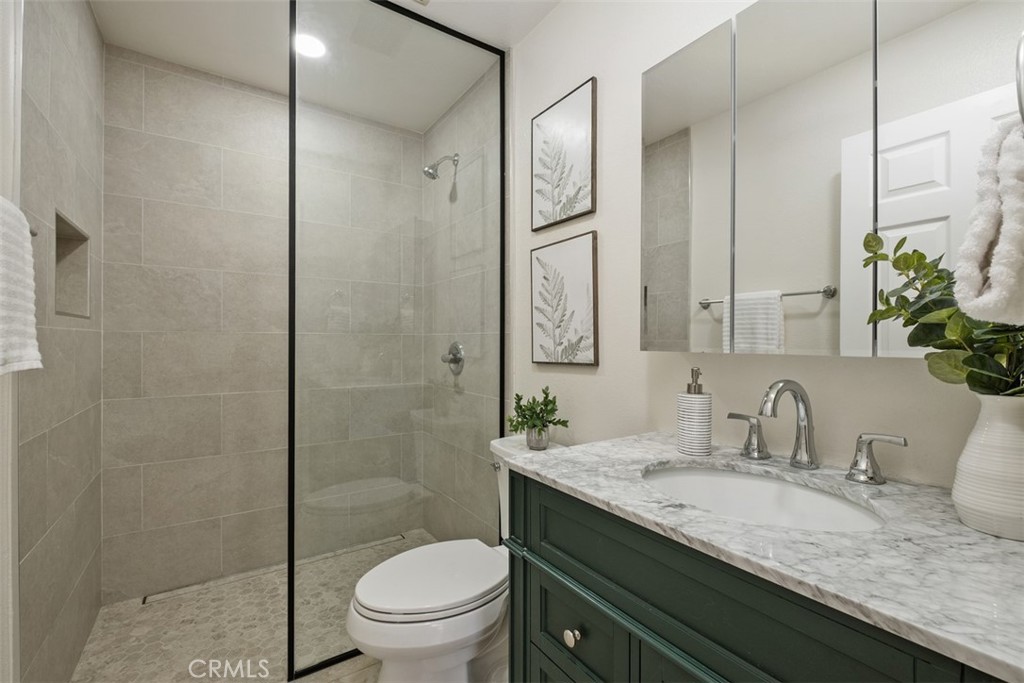 5780 E River Valley