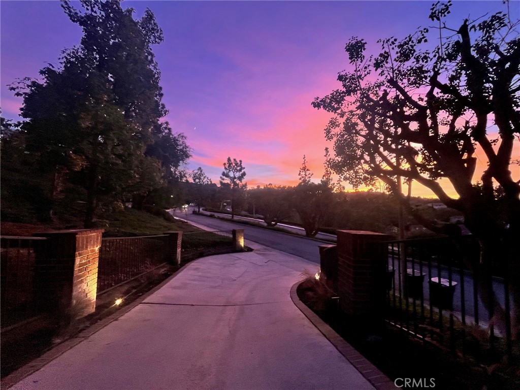 5780 E River Valley