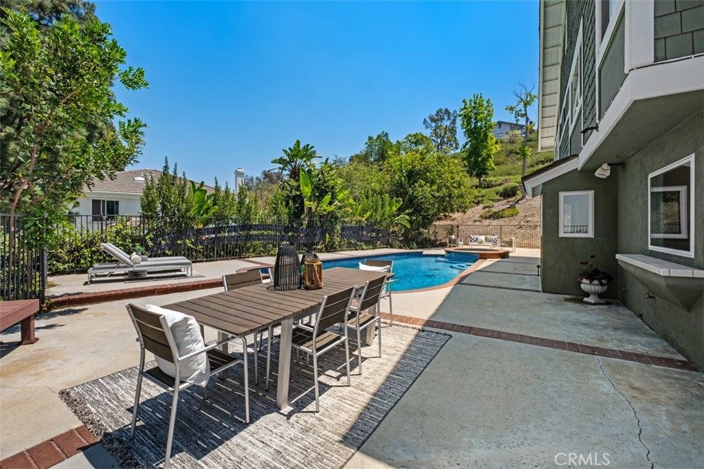 5780 E River Valley