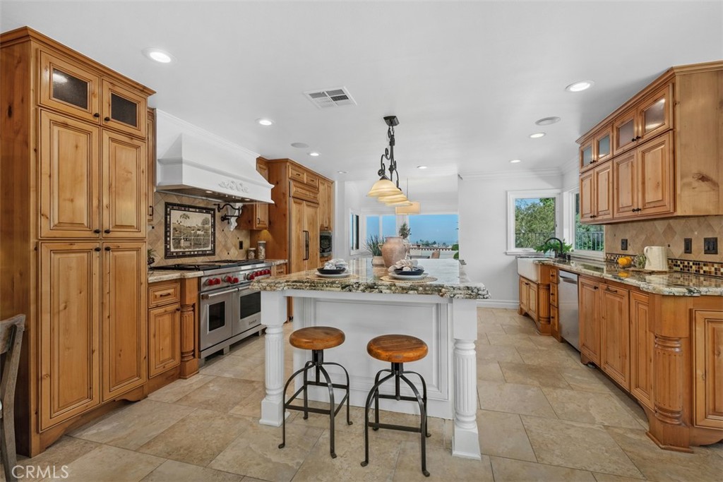 5780 E River Valley