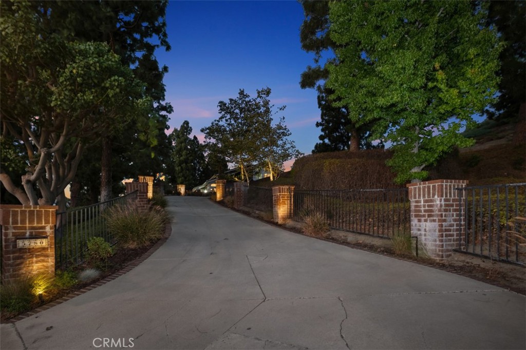 5780 E River Valley