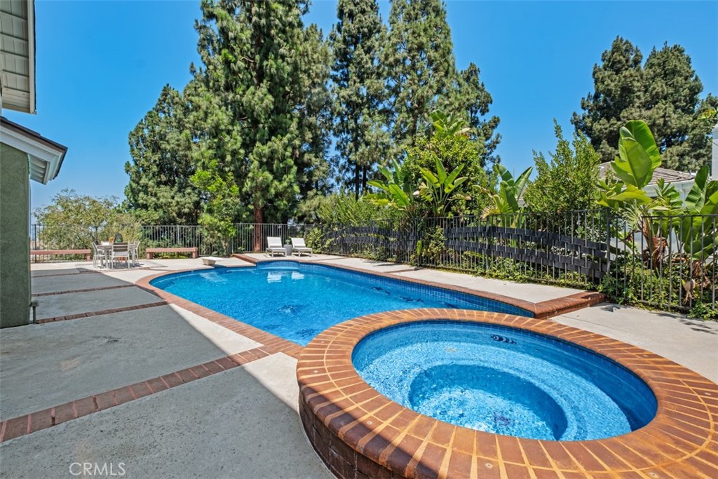 5780 E River Valley