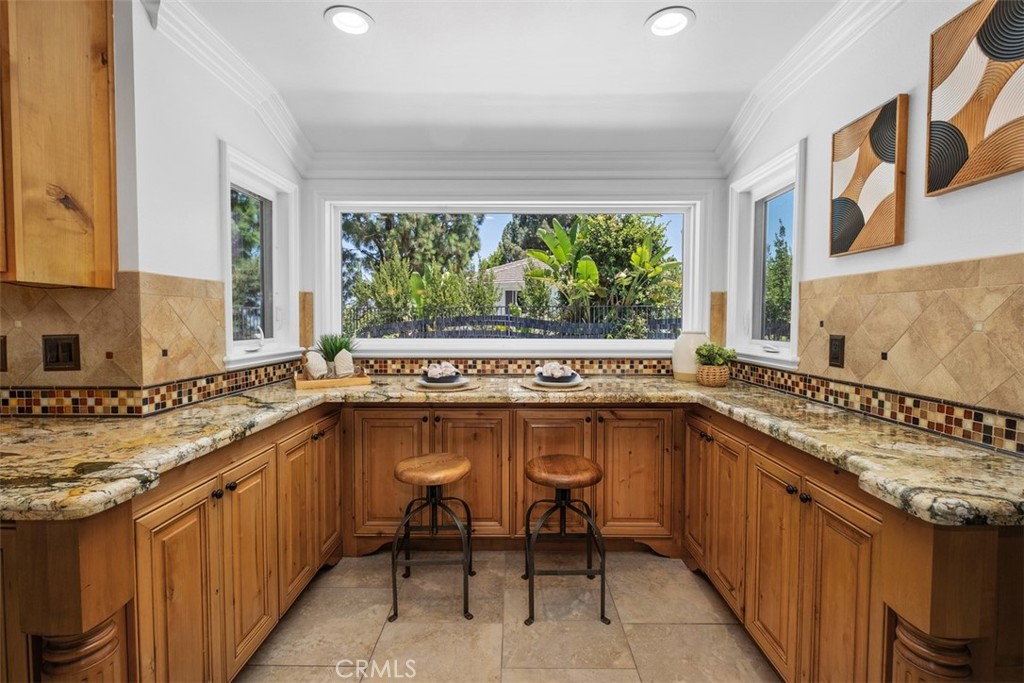 5780 E River Valley