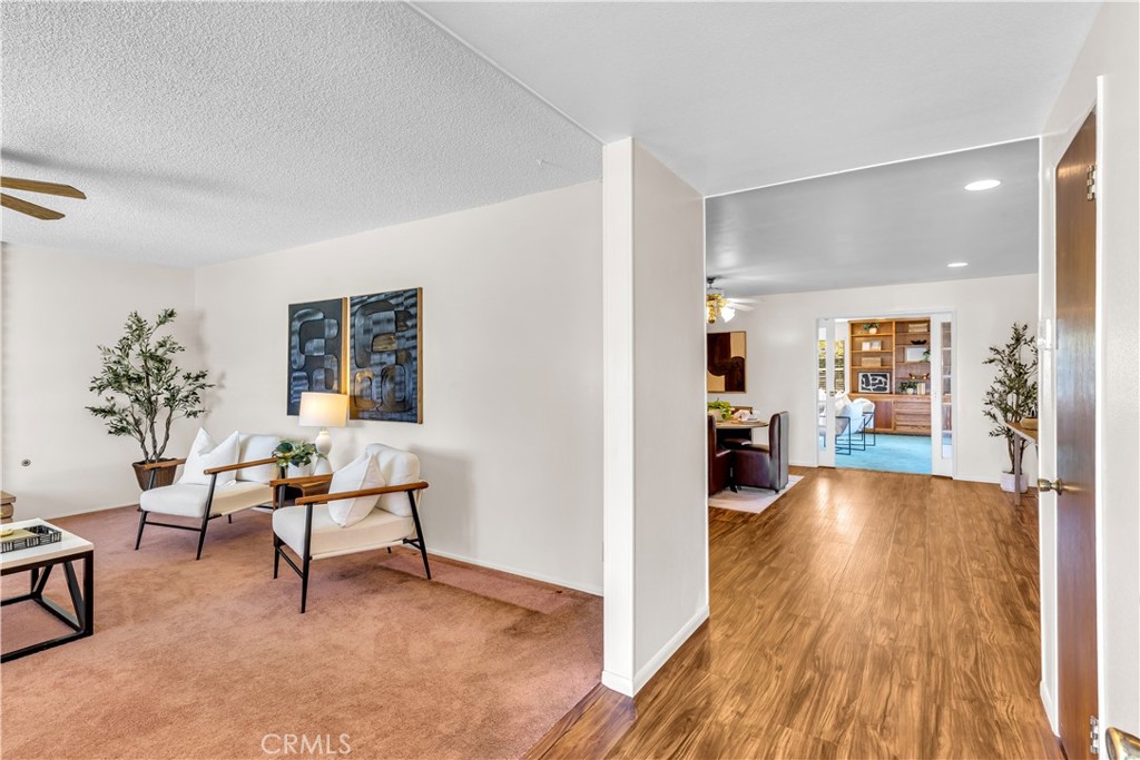 2832 E Virginia