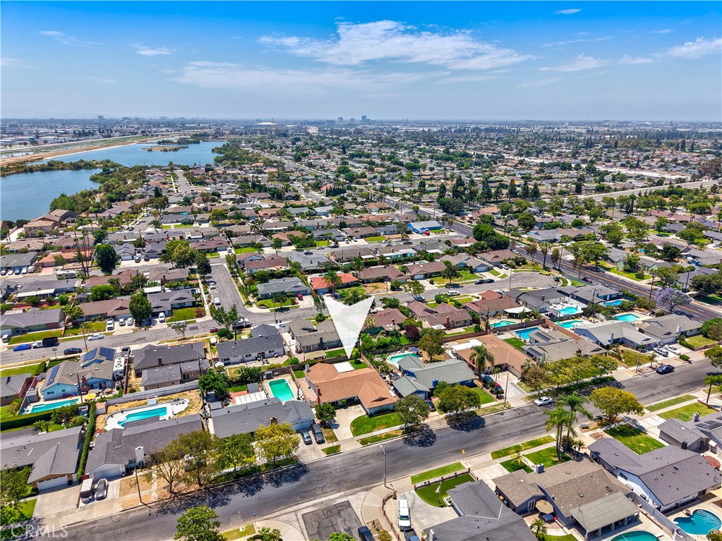 2832 E Virginia
