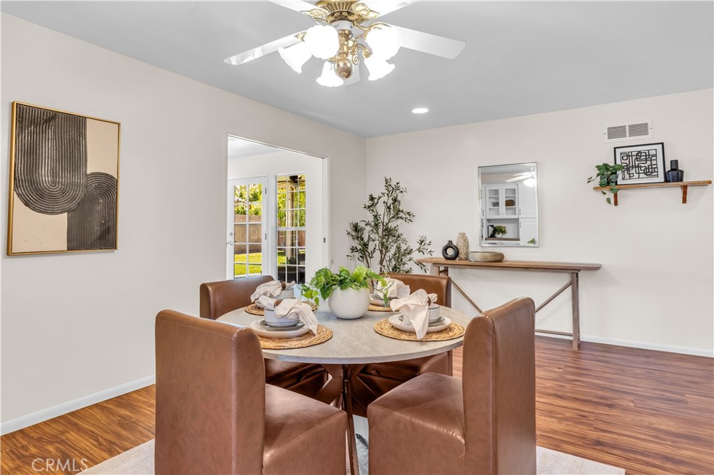 2832 E Virginia