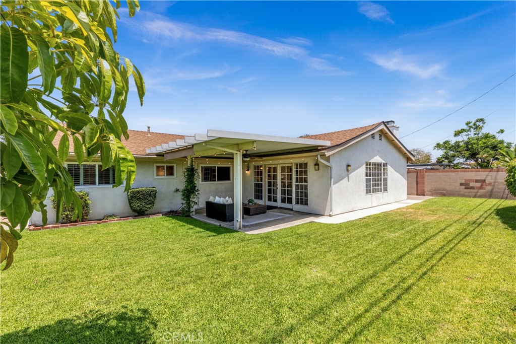 2832 E Virginia