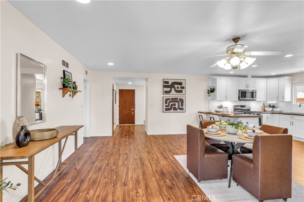 2832 E Virginia