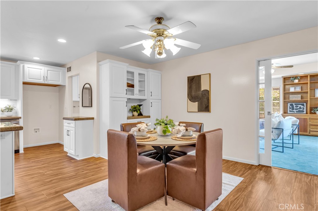 2832 E Virginia