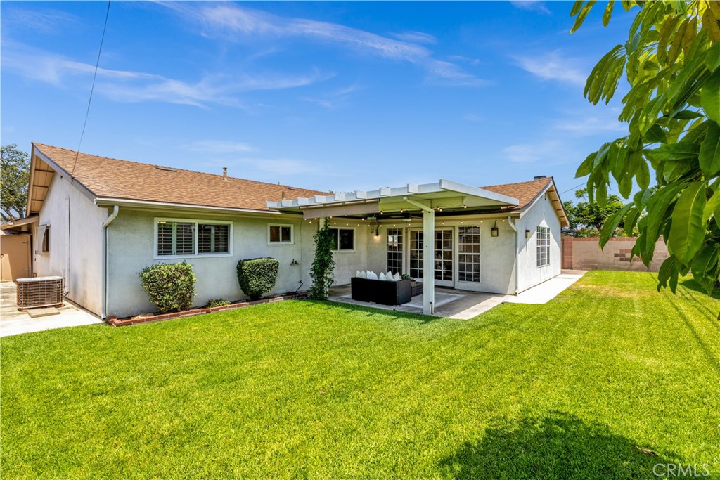 2832 E Virginia