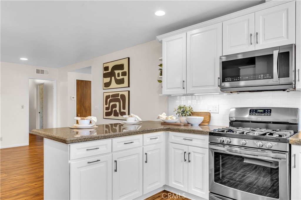 2832 E Virginia