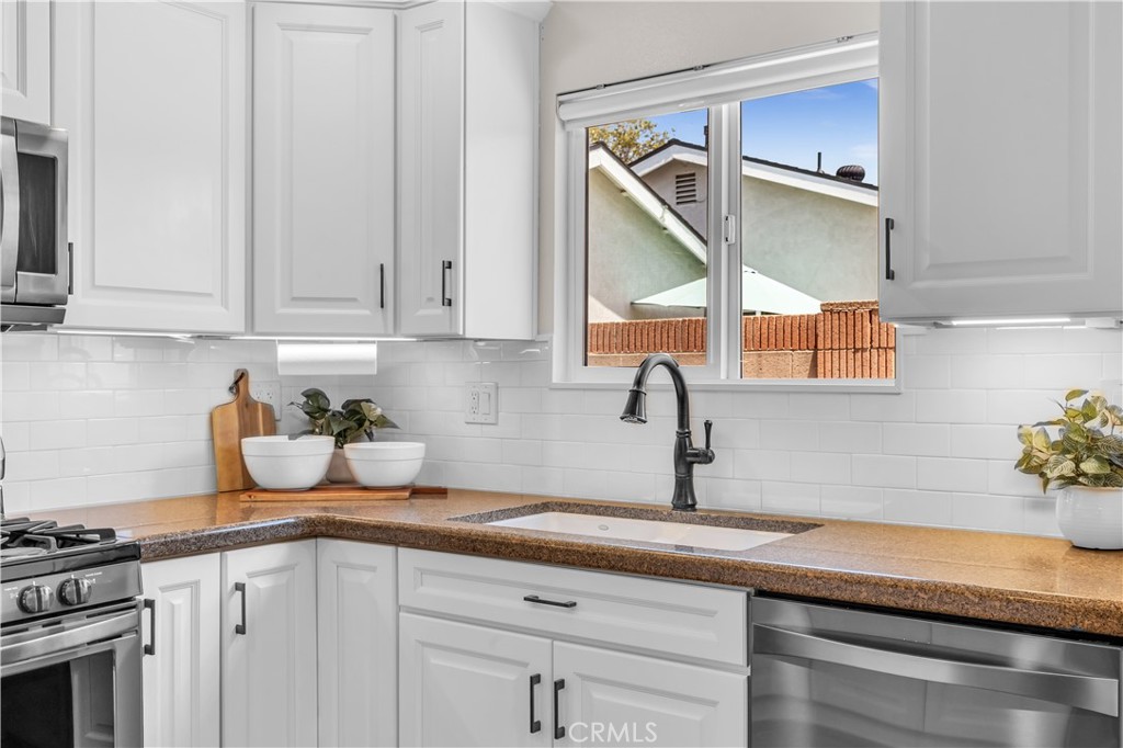 2832 E Virginia