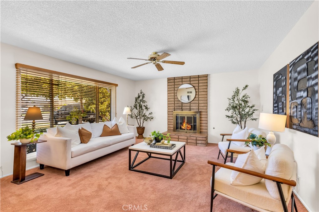 2832 E Virginia