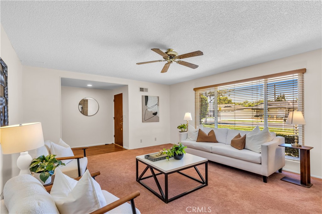 2832 E Virginia