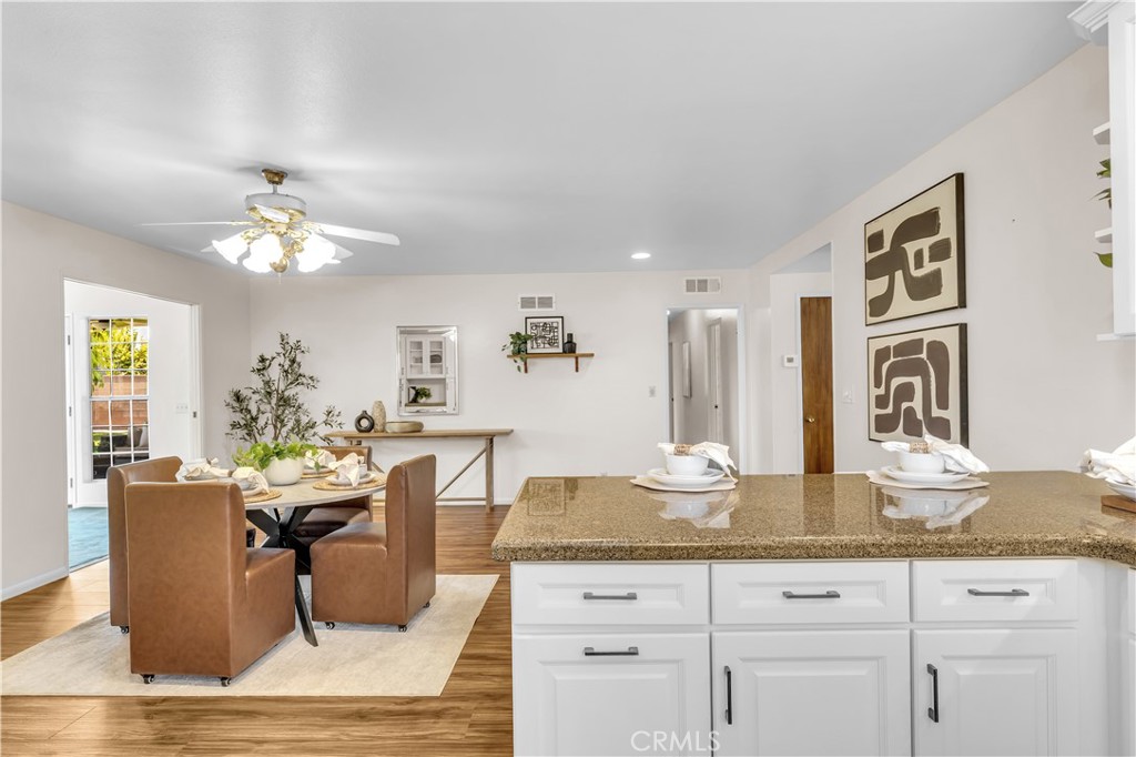 2832 E Virginia