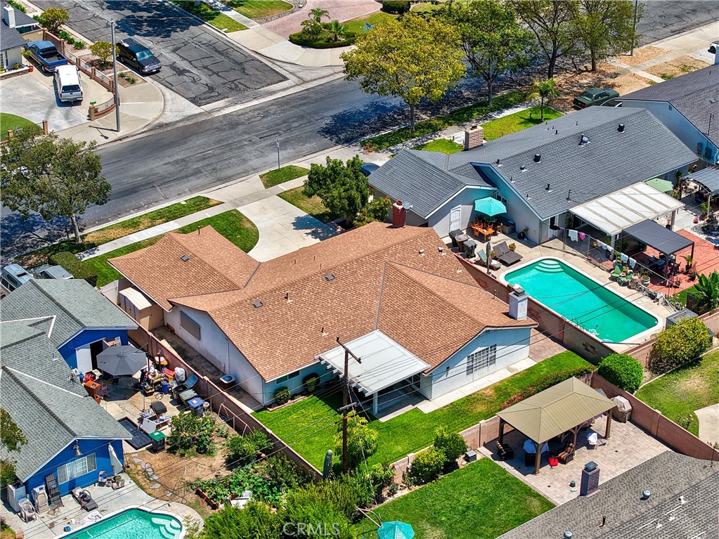 2832 E Virginia