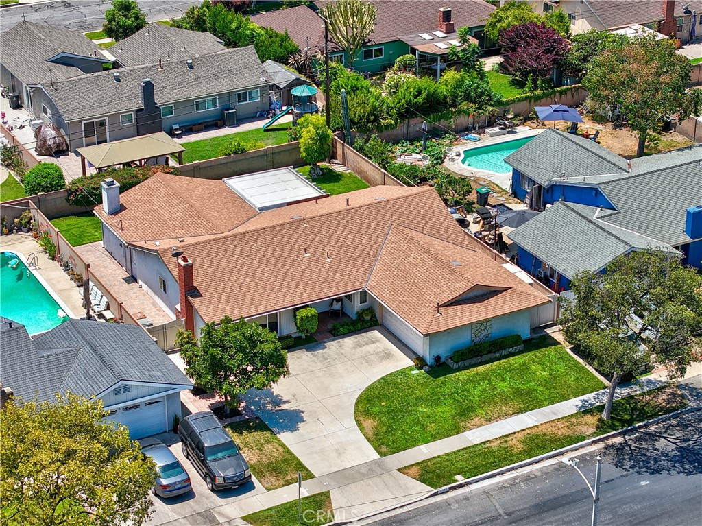 2832 E Virginia
