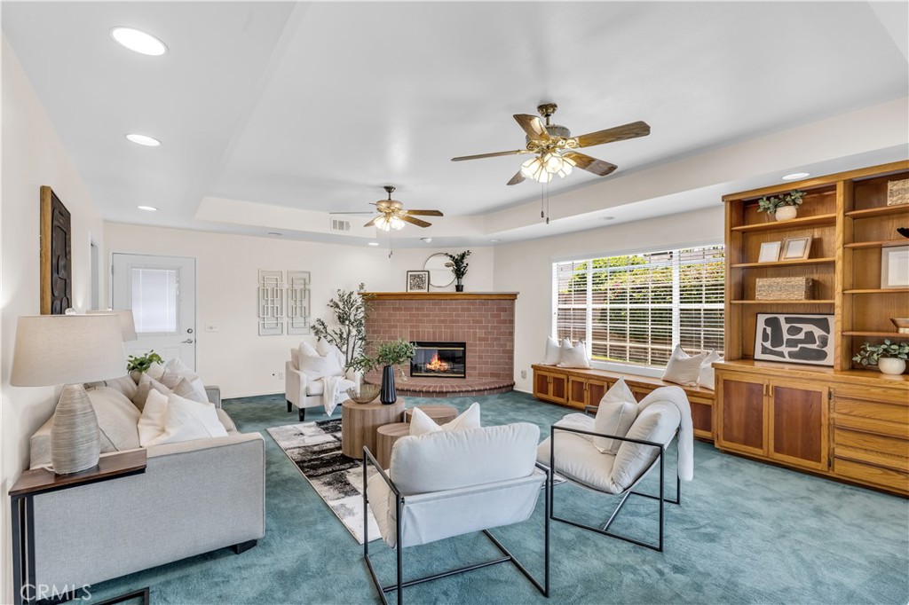 2832 E Virginia