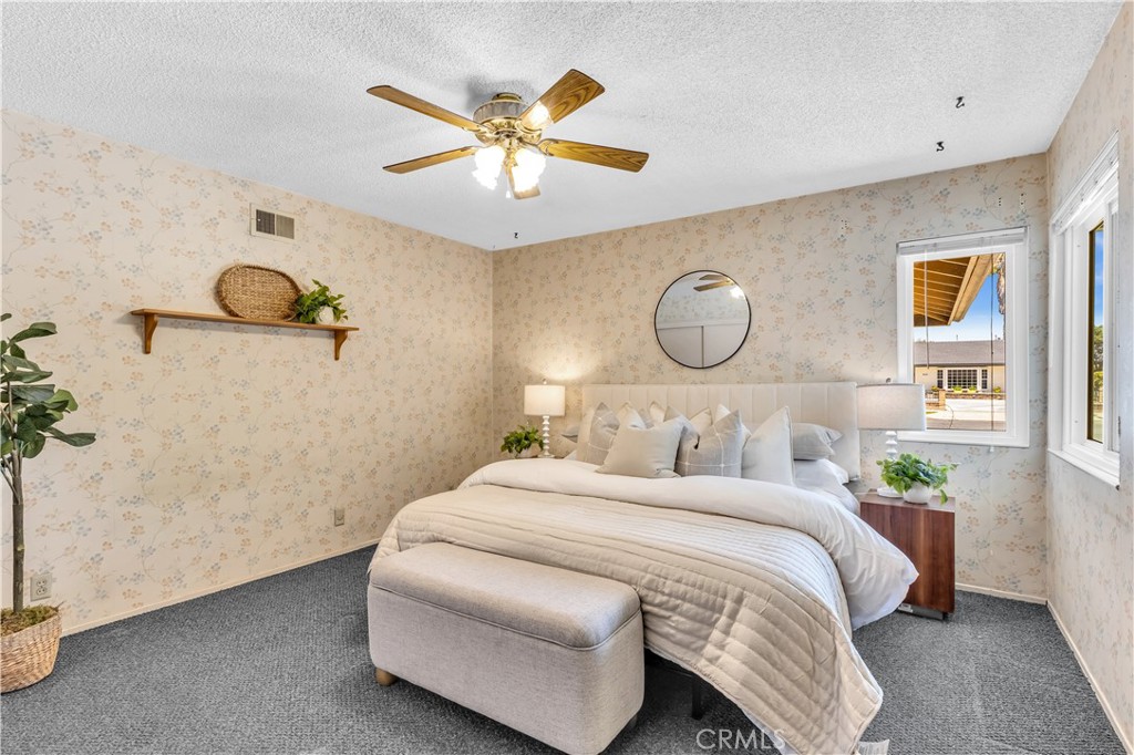 2832 E Virginia