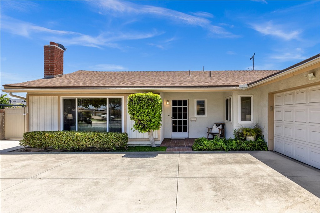2832 E Virginia