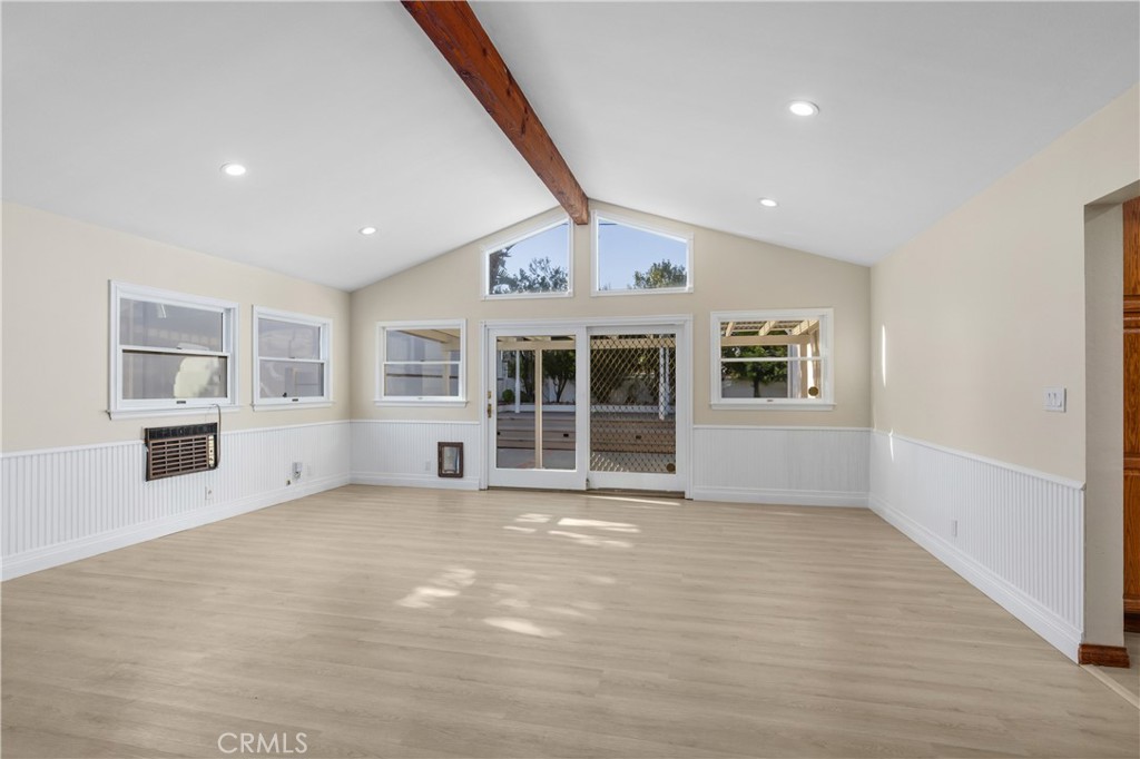 2051 W Elberon