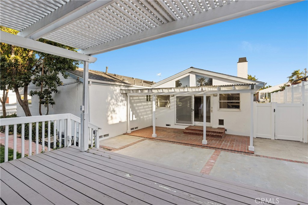 2051 W Elberon