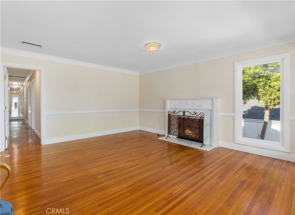 2051 W Elberon