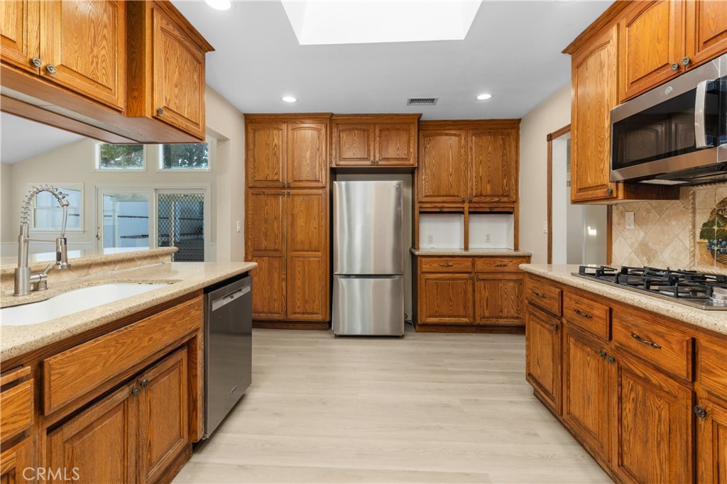 2051 W Elberon