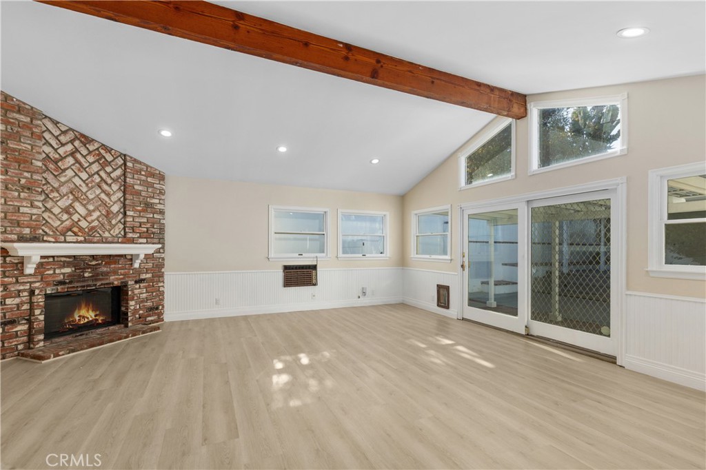 2051 W Elberon